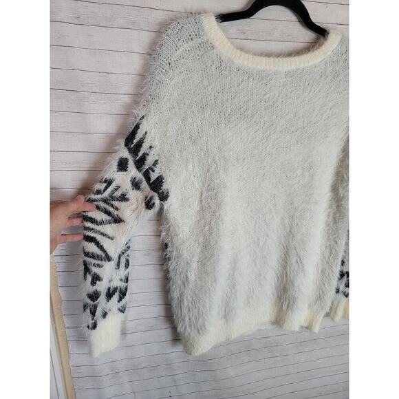 Maurices White Snowflake Eyelash Fuzzy Knit Pullover Sweater, sz Large - Picture 9 of 13